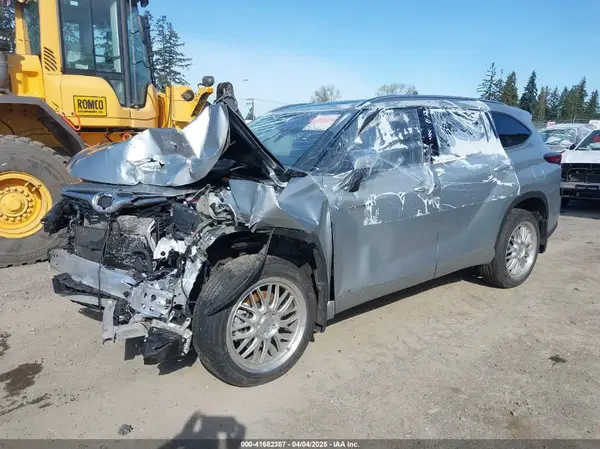 5TDDBRCH4MS522277 2021 TOYOTA HIGHLANDER - Image 2