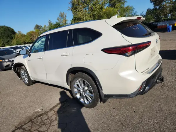 5TDDBRCH5MS525592 2021 TOYOTA HIGHLANDER - Image 2