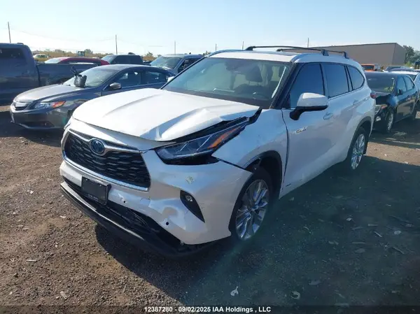5TDDBRCH6MS037834 2021 TOYOTA HIGHLANDER - Image 2