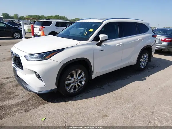5TDDBRCH6MS529408 2021 TOYOTA HIGHLANDER - Image 2