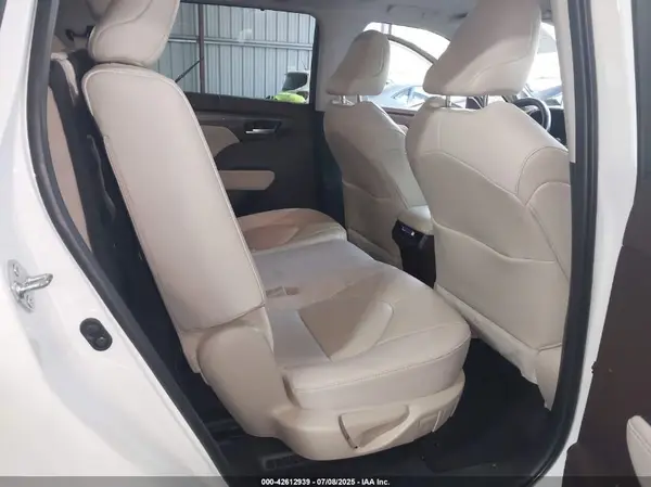 5TDDBRCH8MS520953 2021 TOYOTA HIGHLANDER - Image 8
