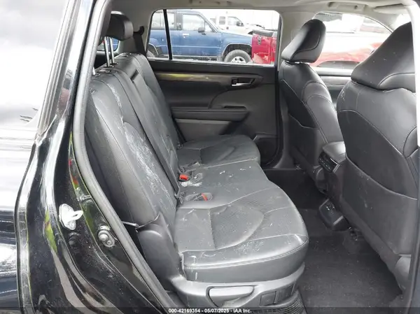 5TDDBRCH9MS531122 2021 TOYOTA HIGHLANDER - Image 8