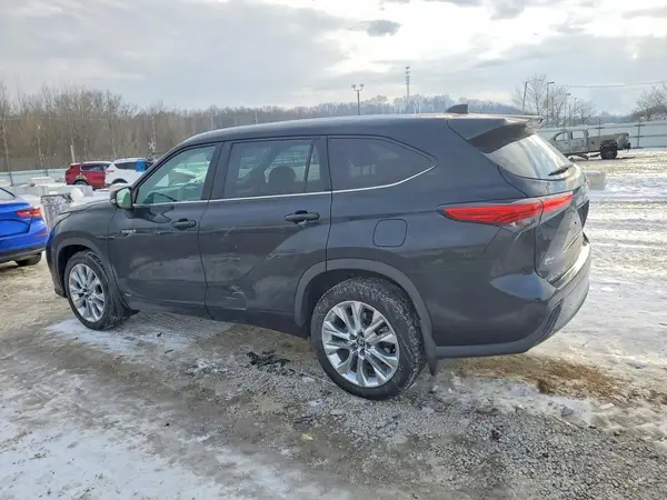 5TDDBRCHXMS533767 2021 TOYOTA HIGHLANDER - Image 2