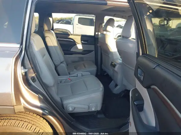 5TDDCRFH6GS017869 2016 TOYOTA HIGHLANDER - Image 8