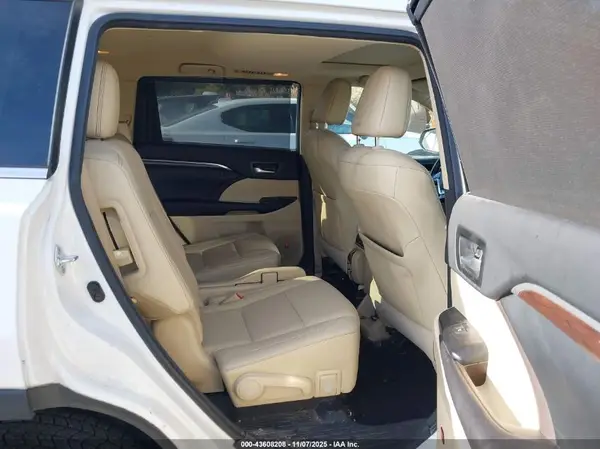 5TDDCRFH6GS020528 2016 TOYOTA HIGHLANDER - Image 8
