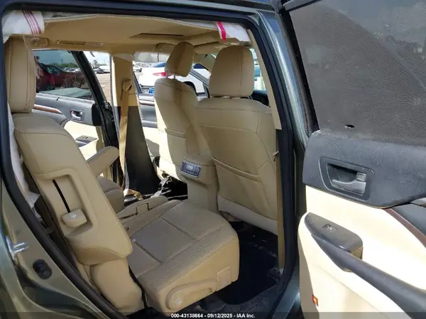5TDDCRFH7GS013877 2016 TOYOTA HIGHLANDER - Image 8