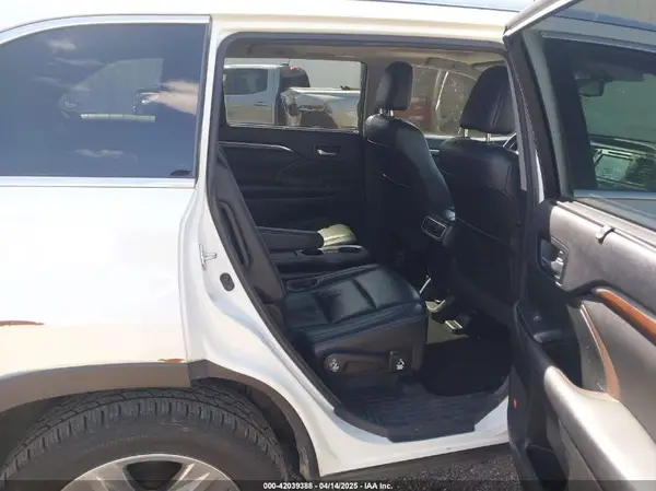 5TDDCRFHXGS019379 2016 TOYOTA HIGHLANDER - Image 8
