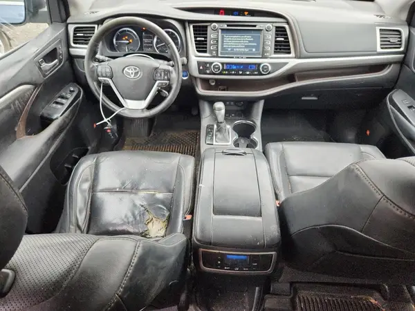 5TDDGRFH0HS022734 2017 TOYOTA HIGHLANDER - Image 8
