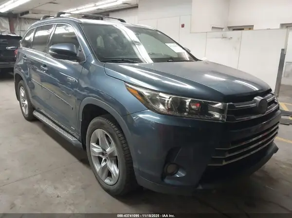 5TDDGRFH0HS023446 2017 TOYOTA HIGHLANDER - Image 1
