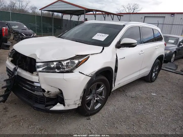 5TDDGRFH0HS024306 2017 TOYOTA HIGHLANDER - Image 2