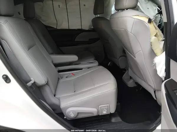 5TDDGRFH0HS024306 2017 TOYOTA HIGHLANDER - Image 8