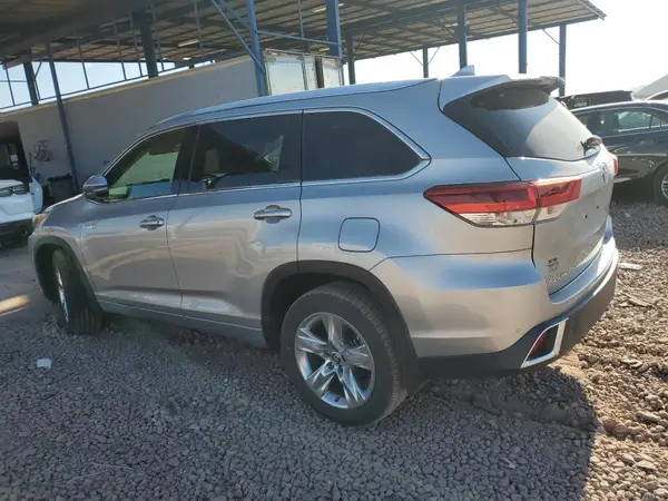 5TDDGRFH0HS028078 2017 TOYOTA HIGHLANDER - Image 2