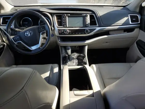 5TDDGRFH0HS028078 2017 TOYOTA HIGHLANDER - Image 8