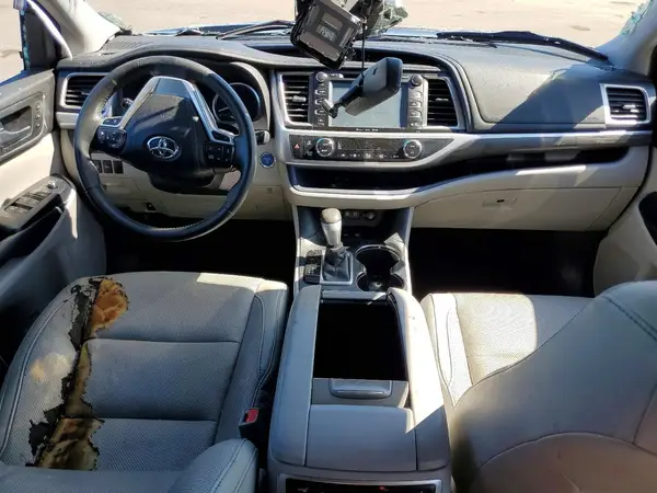 5TDDGRFH0HS032082 2017 TOYOTA HIGHLANDER - Image 8