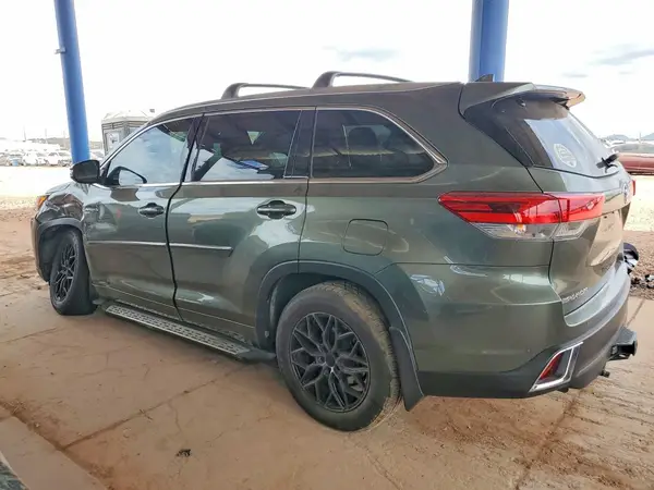 5TDDGRFH0HS032325 2017 TOYOTA HIGHLANDER - Image 2