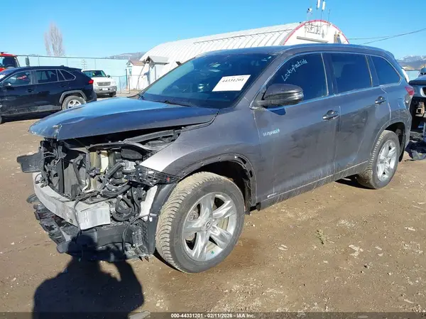 5TDDGRFH0HS034544 2017 TOYOTA HIGHLANDER - Image 2