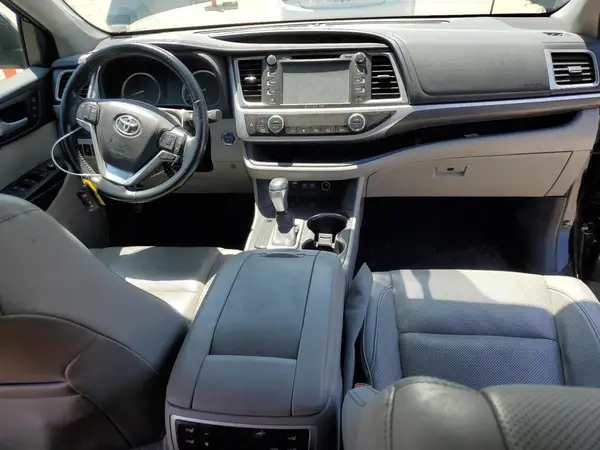 5TDDGRFH0JS038003 2018 TOYOTA HIGHLANDER - Image 8