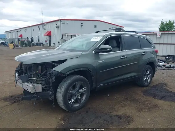 5TDDGRFH0JS038180 2018 TOYOTA HIGHLANDER - Image 2
