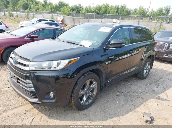 5TDDGRFH0JS039345 2018 TOYOTA HIGHLANDER - Image 2