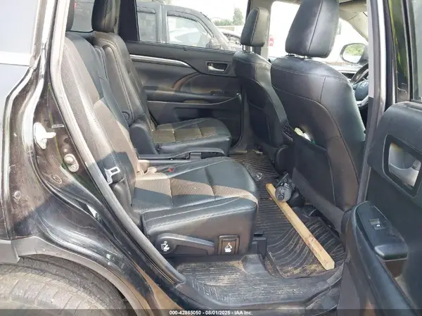 5TDDGRFH0JS039345 2018 TOYOTA HIGHLANDER - Image 8