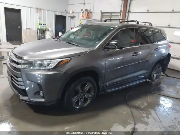 5TDDGRFH0JS039412 2018 TOYOTA HIGHLANDER - Image 2