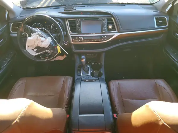 5TDDGRFH0JS039832 2018 TOYOTA HIGHLANDER - Image 8