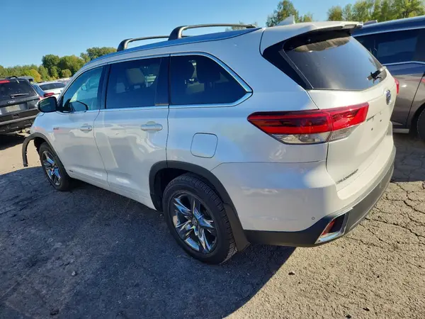 5TDDGRFH0JS040902 2018 TOYOTA HIGHLANDER - Image 2
