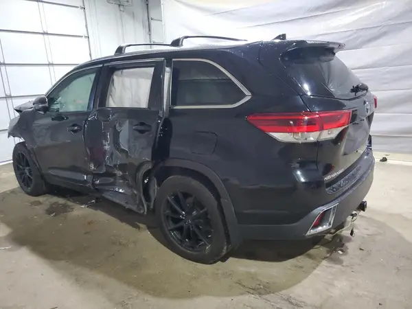 5TDDGRFH0JS042262 2018 TOYOTA HIGHLANDER - Image 2
