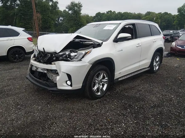 5TDDGRFH0JS044013 2018 TOYOTA HIGHLANDER - Image 2
