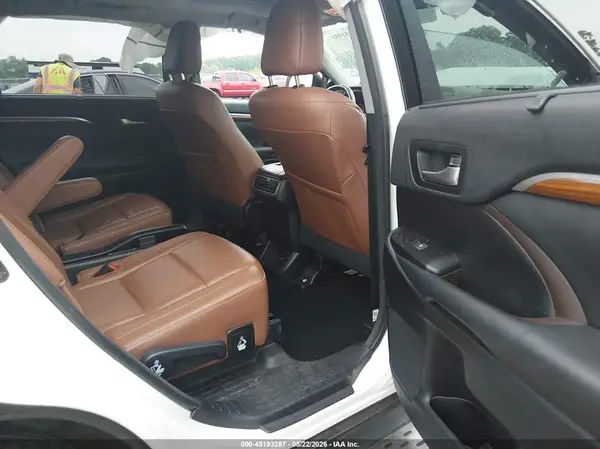5TDDGRFH0JS044013 2018 TOYOTA HIGHLANDER - Image 8
