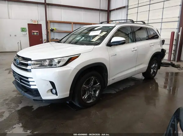 5TDDGRFH0JS045937 2018 TOYOTA HIGHLANDER - Image 2