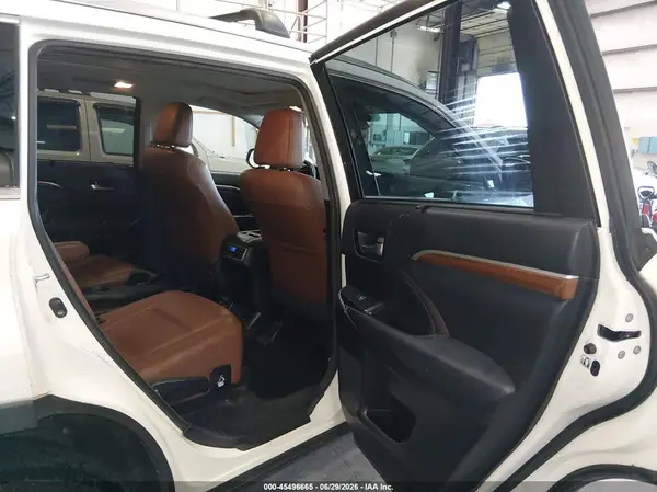5TDDGRFH0JS045937 2018 TOYOTA HIGHLANDER - Image 8