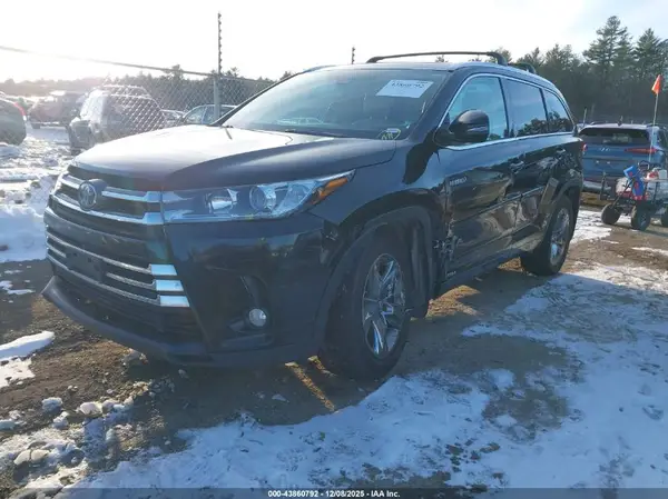 5TDDGRFH0JS045971 2018 TOYOTA HIGHLANDER - Image 2