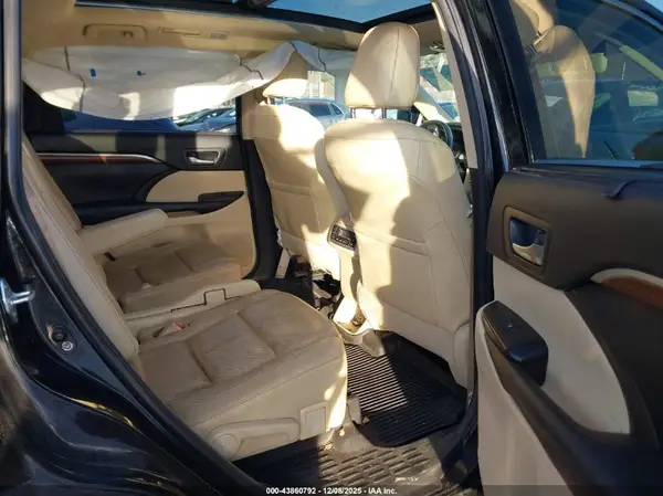 5TDDGRFH0JS045971 2018 TOYOTA HIGHLANDER - Image 8