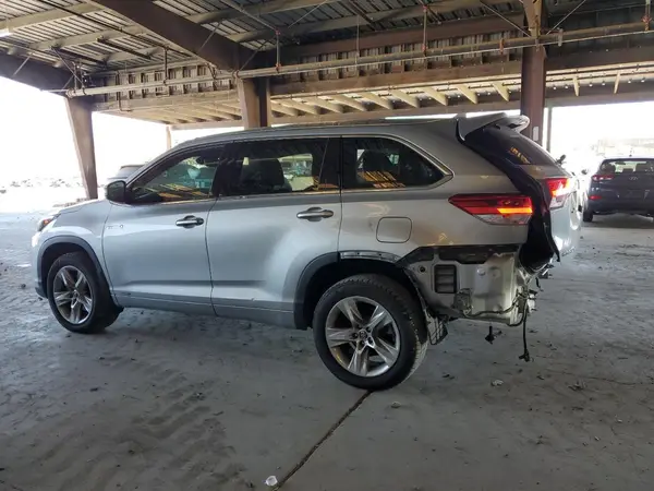 5TDDGRFH0JS046733 2018 TOYOTA HIGHLANDER - Image 2