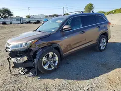 5TDDGRFH0JS046893 2018 TOYOTA HIGHLANDER