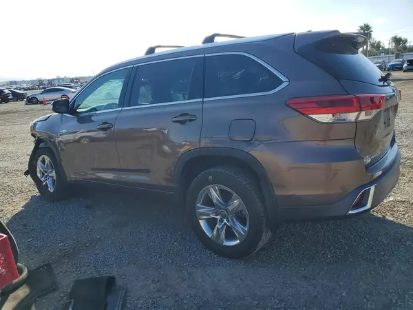 5TDDGRFH0JS046893 2018 TOYOTA HIGHLANDER - Image 2
