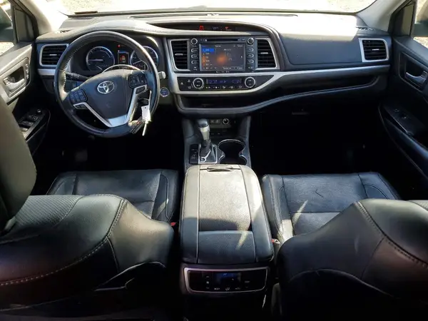 5TDDGRFH0JS046893 2018 TOYOTA HIGHLANDER - Image 8