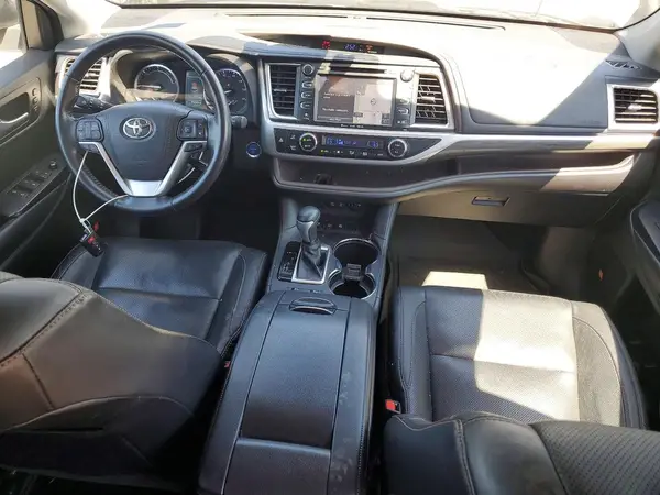 5TDDGRFH0JS050944 2018 TOYOTA HIGHLANDER - Image 8