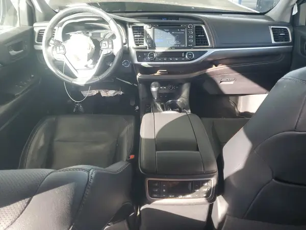 5TDDGRFH0KS060679 2019 TOYOTA HIGHLANDER - Image 8