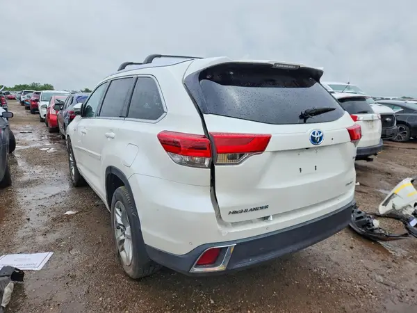 5TDDGRFH0KS071178 2019 TOYOTA HIGHLANDER - Image 2
