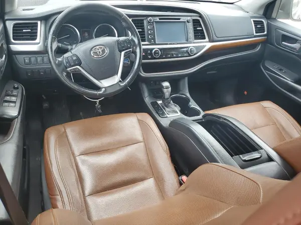 5TDDGRFH1HS024671 2017 TOYOTA HIGHLANDER - Image 8