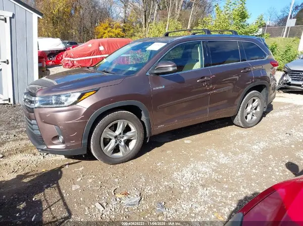 5TDDGRFH1HS025951 2017 TOYOTA HIGHLANDER - Image 2