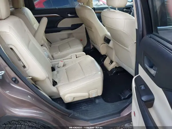 5TDDGRFH1HS025951 2017 TOYOTA HIGHLANDER - Image 8