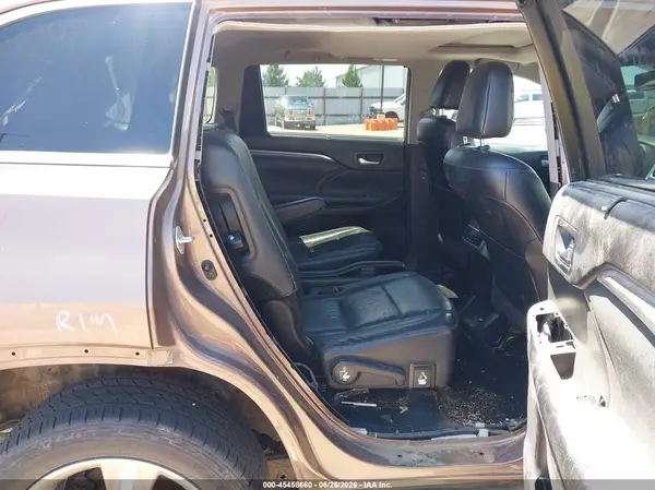 5TDDGRFH1HS030180 2017 TOYOTA HIGHLANDER - Image 8
