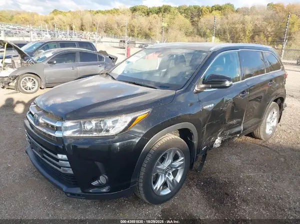 5TDDGRFH1HS033340 2017 TOYOTA HIGHLANDER - Image 2