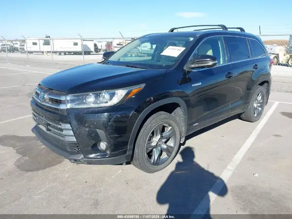 5TDDGRFH1HS035766 2017 TOYOTA HIGHLANDER - Image 2