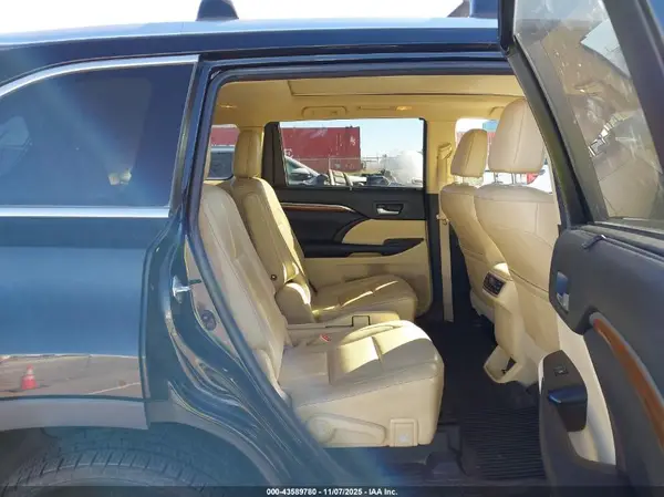 5TDDGRFH1HS035766 2017 TOYOTA HIGHLANDER - Image 8