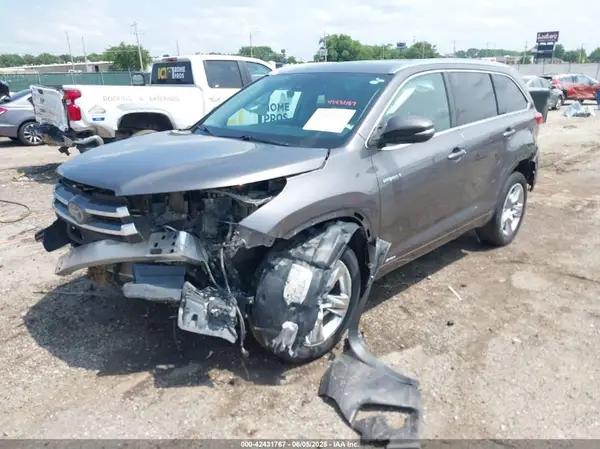 5TDDGRFH1JS043100 2018 TOYOTA HIGHLANDER - Image 2