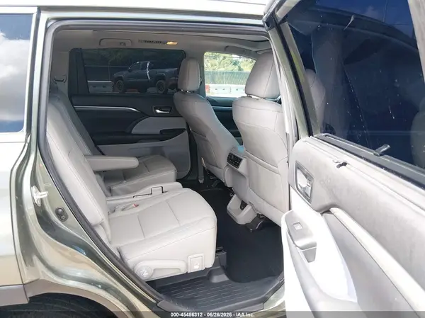 5TDDGRFH1JS043257 2018 TOYOTA HIGHLANDER - Image 8